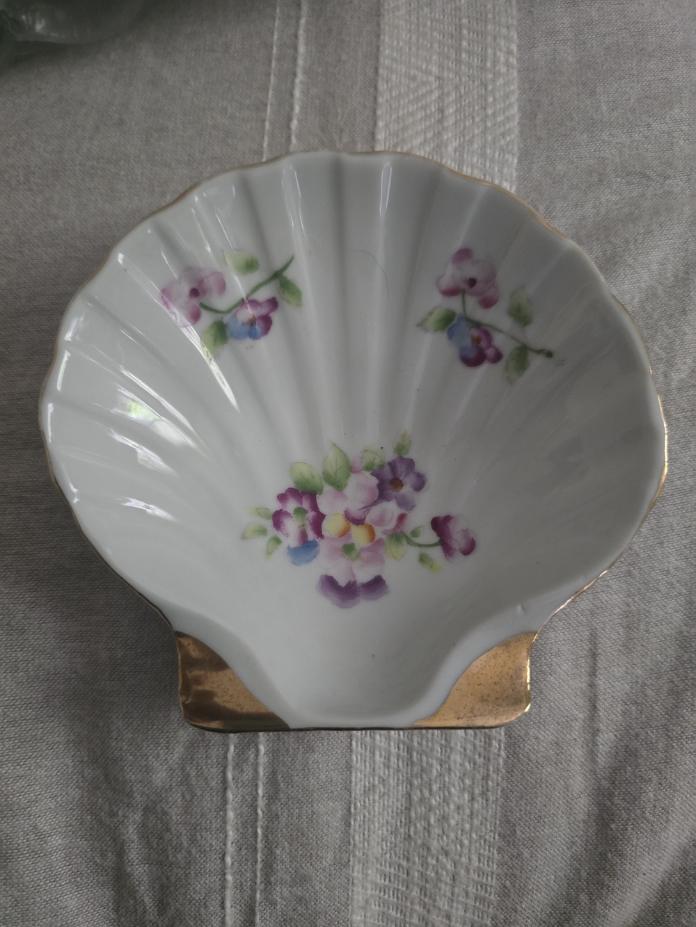 *VINTAGE* Seashell Trinket Dish with Floral Design and Gold Trim (Made In Japan)